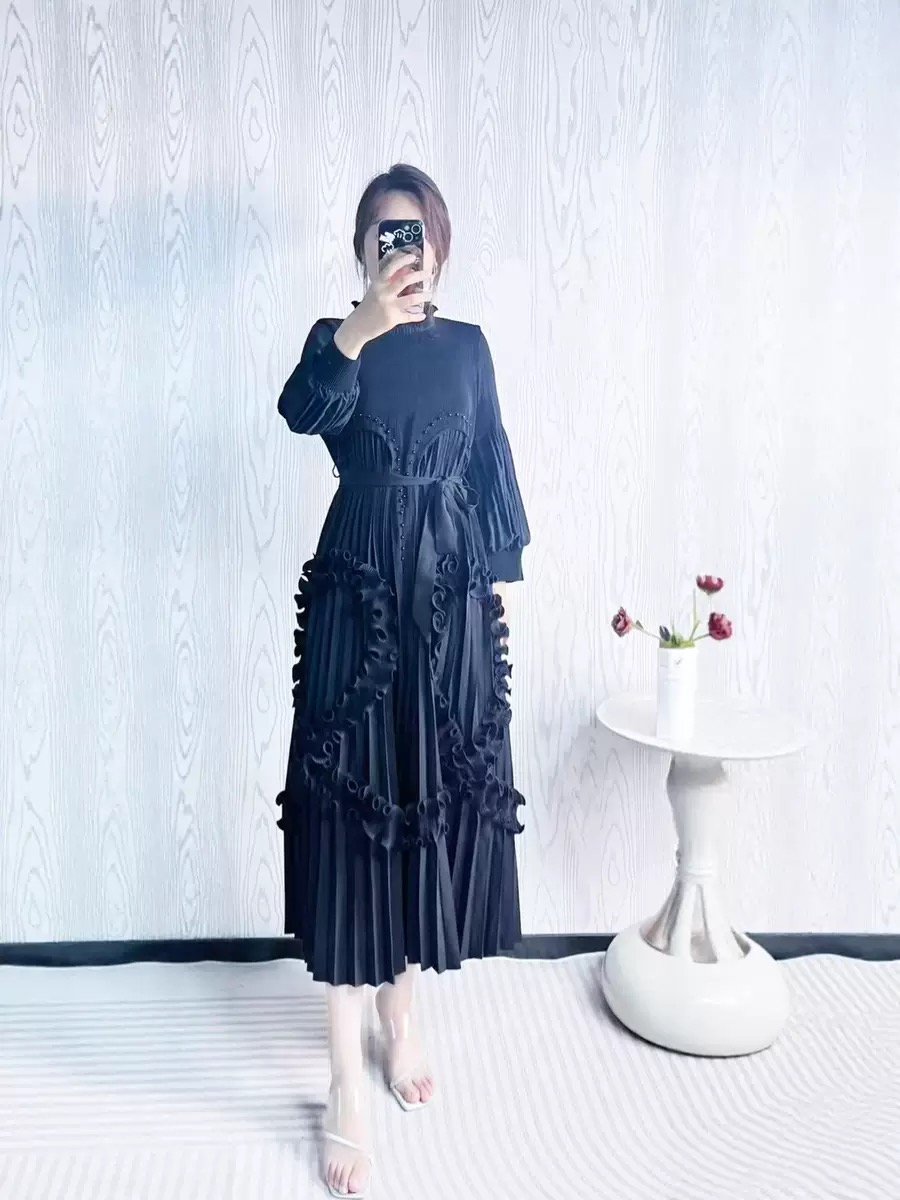 Black fungus edge three-dimensional decoration palace style pleated dress design sense lantern sleeves pleated European and American foreign trade women's long dress Black fungus edge three-dimensional decoration palace style pleated dress design sense lantern sleeves pleated European and American foreign trade women's long dress