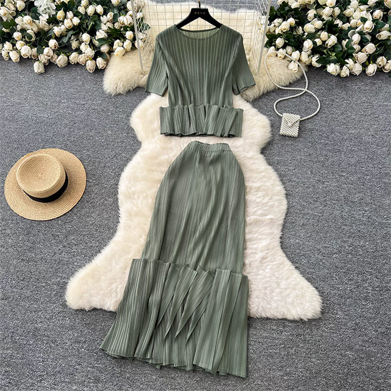 2025 Miyake Design Style Splicing European and American Set with ruffled edges, round neck short sleeved top, high waist, hip hugging skirt for women 2025 Miyake Design Style Splicing European and American Set with ruffled edges, round neck short sleeved top, high waist, hip hugging skirt for women