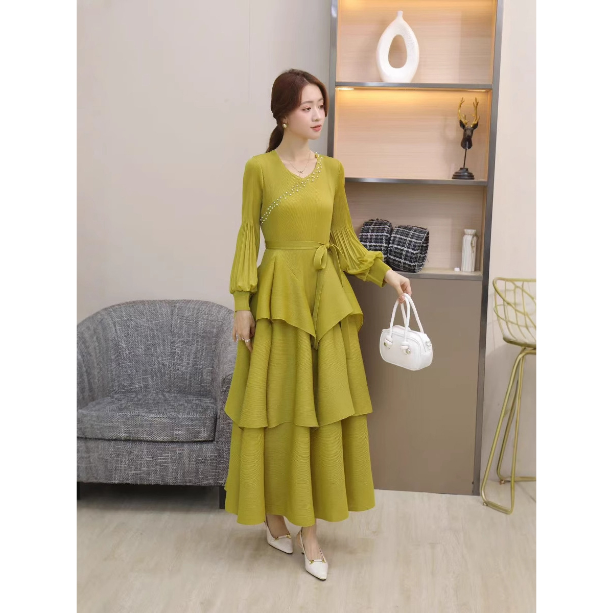 Miyake Cross border 2025 Wrinkled Nail Bead Cake Skirt with Strap Up for Slimming, High Waist, Trumpet Sleeve Style, Medium to Long Dress Miyake Cross border 2025 Wrinkled Nail Bead Cake Skirt with Strap Up for Slimming, High Waist, Trumpet Sleeve Style, Medium to Long Dress