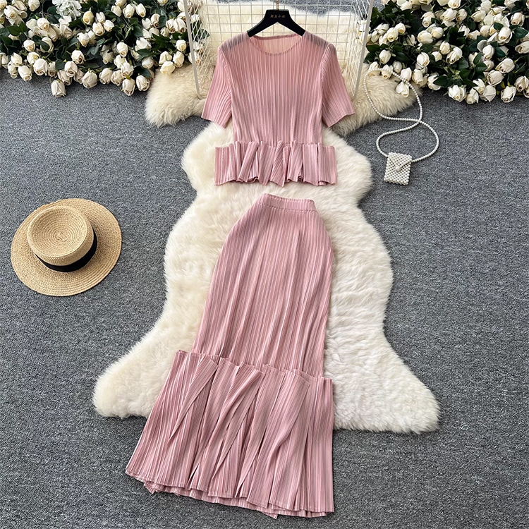 2025 Miyake Design Style Splicing European and American Set with ruffled edges, round neck short sleeved top, high waist, hip hugging skirt for women 2025 Miyake Design Style Splicing European and American Set with ruffled edges, round neck short sleeved top, high waist, hip hugging skirt for women