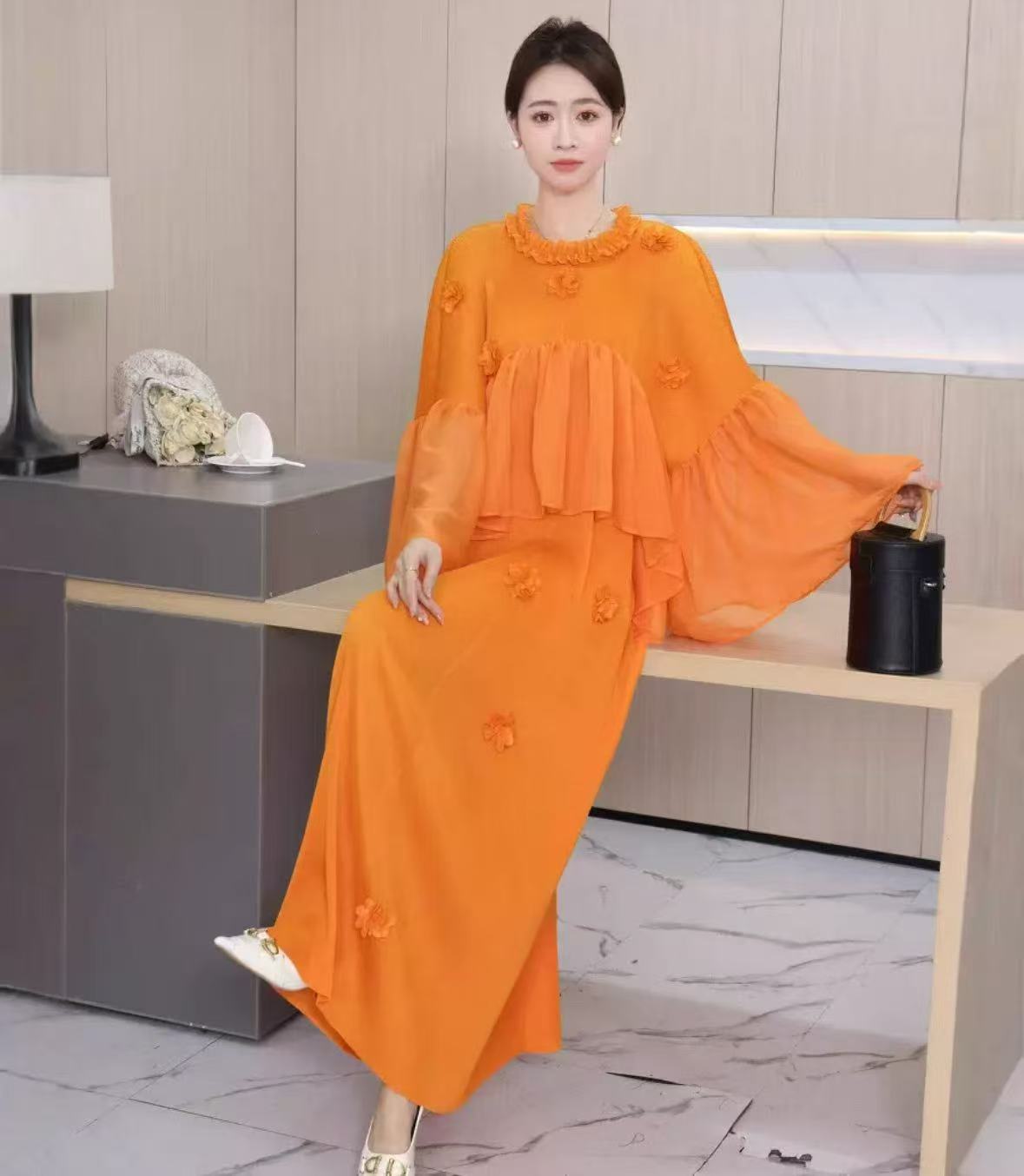 Miyake 2025 foreign trade pleated round neck three-dimensional flower decoration lotus leaf edge flared sleeves loose slimming women's dress Miyake 2025 foreign trade pleated round neck three-dimensional flower decoration lotus leaf edge flared sleeves loose slimming women's dress