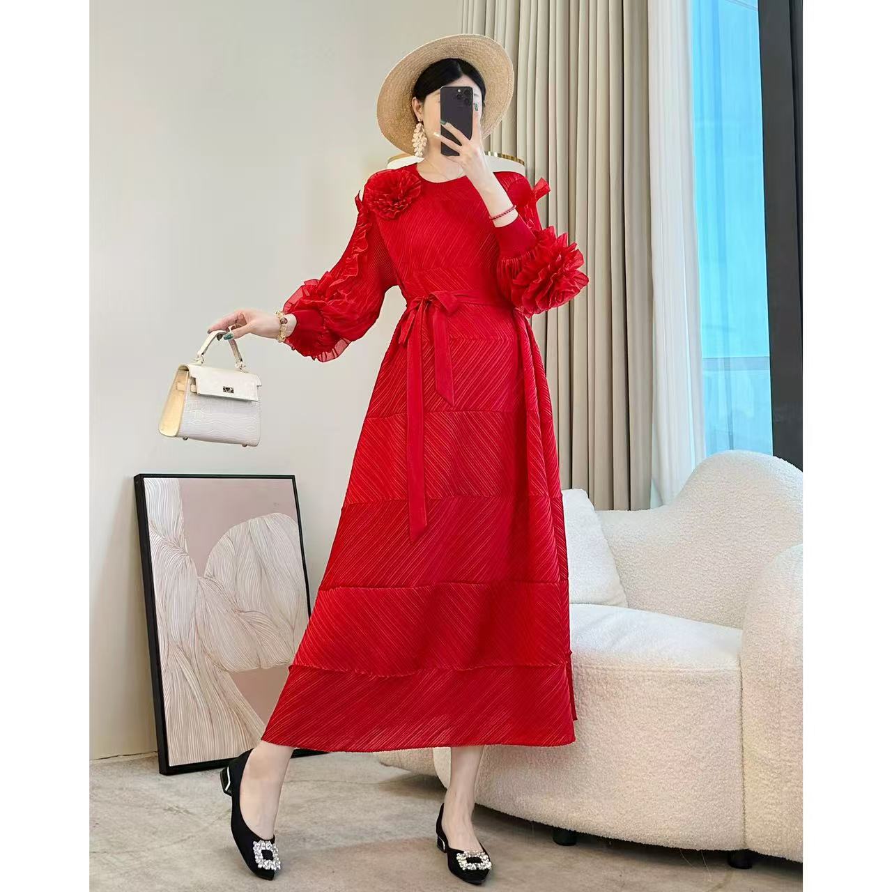 Three bedroom solid color splicing hand embroidered random pleat lace up, large size cross-border pleat design, European and American long sleeved dress Three bedroom solid color splicing hand embroidered random pleat lace up, large size cross-border pleat design, European and American long sleeved dress