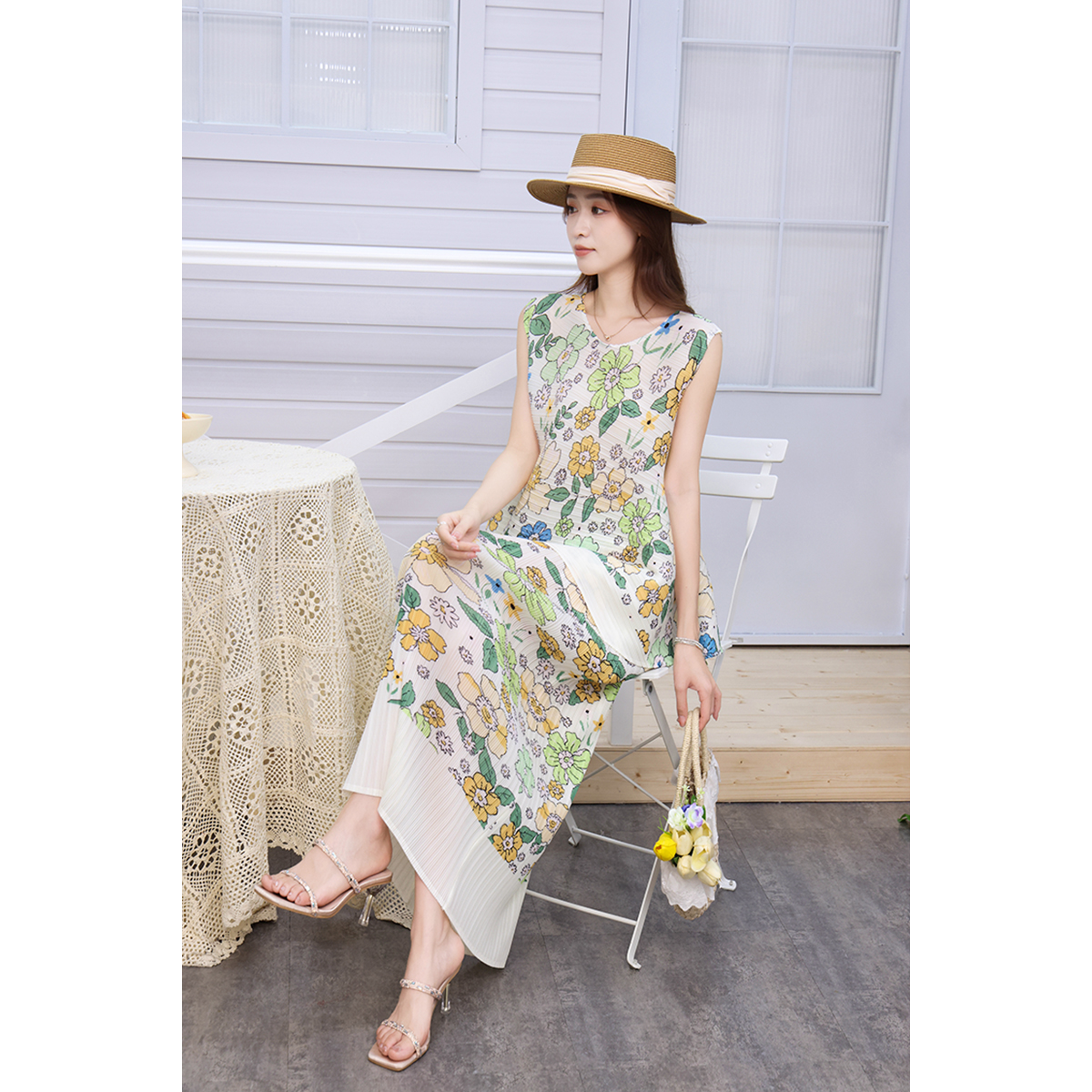 Miyake sweet floral print women's pleated loose sleeveless vest top set, high waist slimming and hip hugging skirt Miyake sweet floral print women's pleated loose sleeveless vest top set, high waist slimming and hip hugging skirt