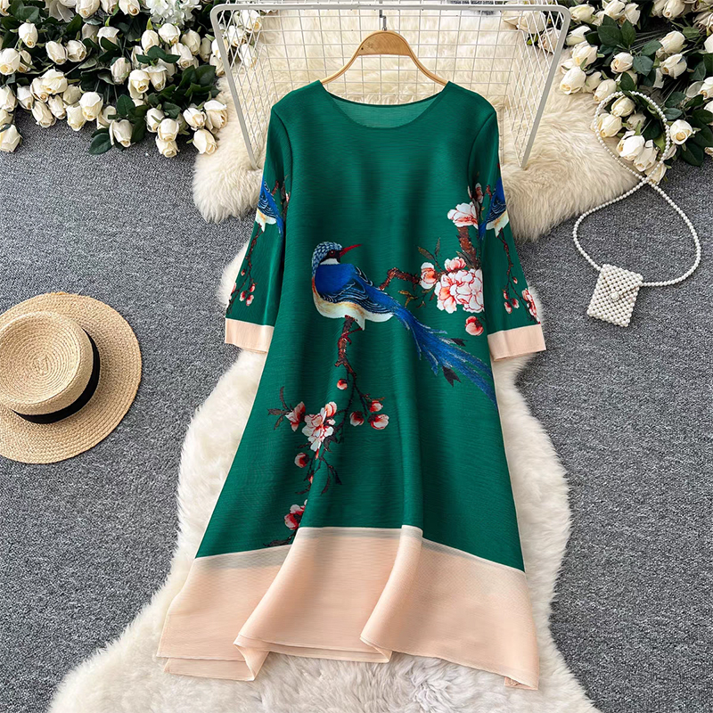 Miyake national style mm pleated A-line skirt with round neck, medium to long style, spliced loose seven quarter sleeves, shaking skirt cover, foreign trade Miyake national style mm pleated A-line skirt with round neck, medium to long style, spliced loose seven quarter sleeves, shaking skirt cover, foreign trade