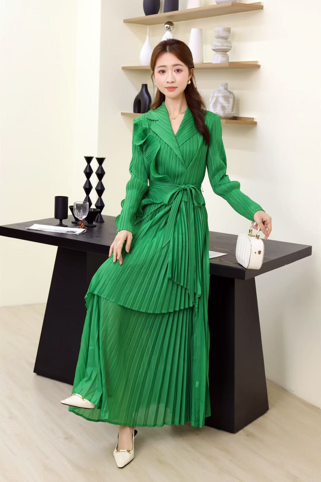 Wrinkled European and American fungus side length skirt with autumn design sense, ruffled edge straps, waist cinching suit collar dress, cross-border women's dress Wrinkled European and American fungus side length skirt with autumn design sense, ruffled edge straps, waist cinching suit collar dress, cross-border women's dress