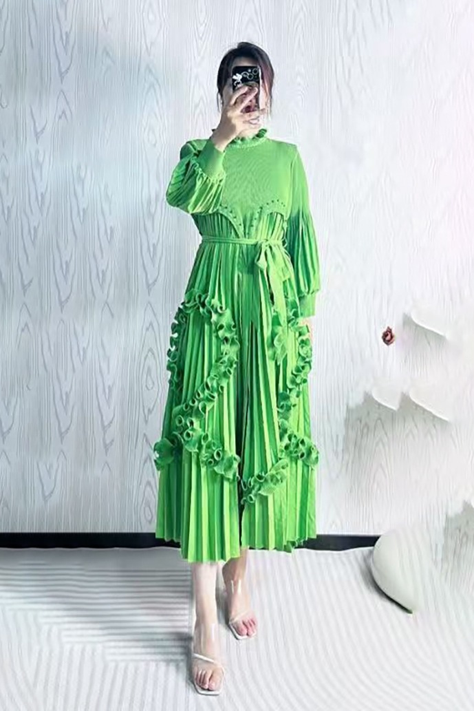 Black fungus edge three-dimensional decoration palace style pleated dress design sense lantern sleeves pleated European and American foreign trade women's long dress Black fungus edge three-dimensional decoration palace style pleated dress design sense lantern sleeves pleated European and American foreign trade women's long dress