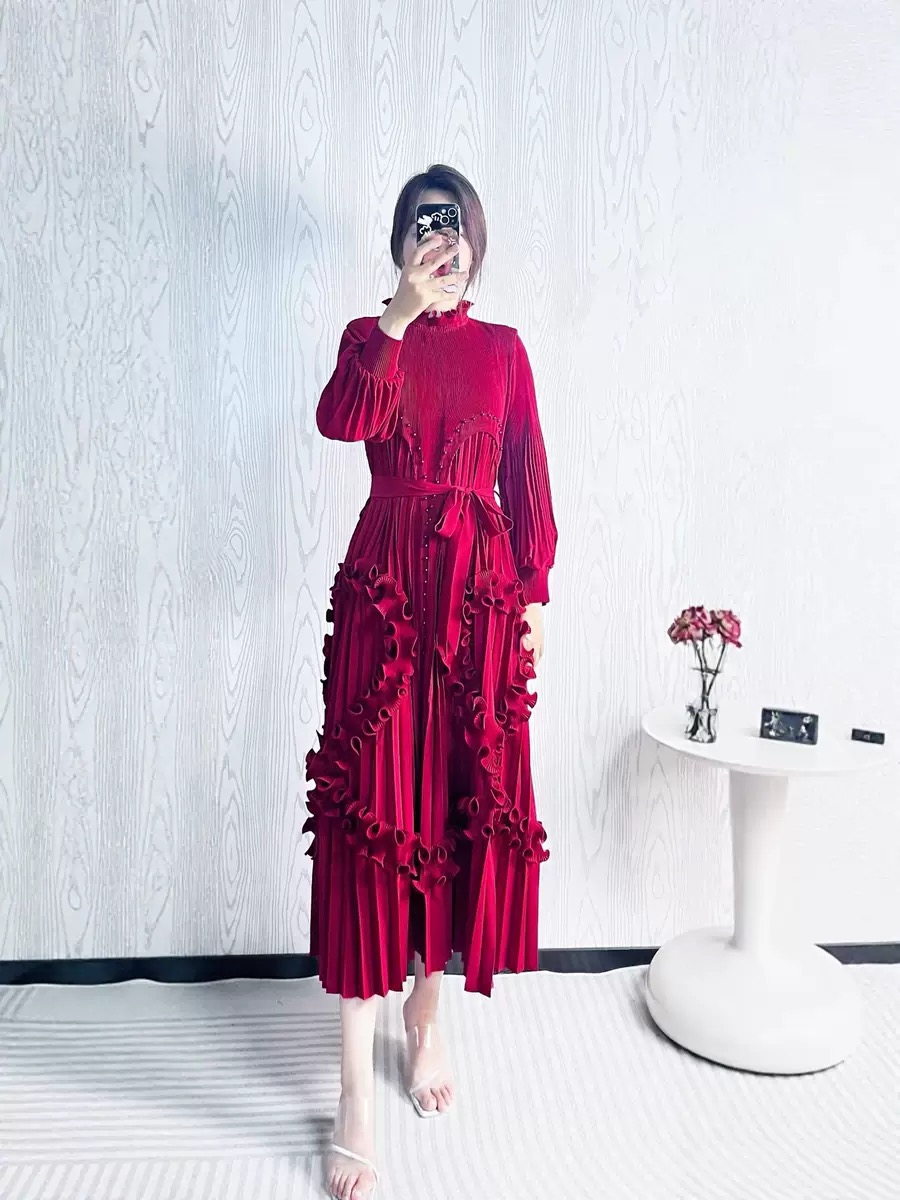 Black fungus edge three-dimensional decoration palace style pleated dress design sense lantern sleeves pleated European and American foreign trade women's long dress Black fungus edge three-dimensional decoration palace style pleated dress design sense lantern sleeves pleated European and American foreign trade women's long dress