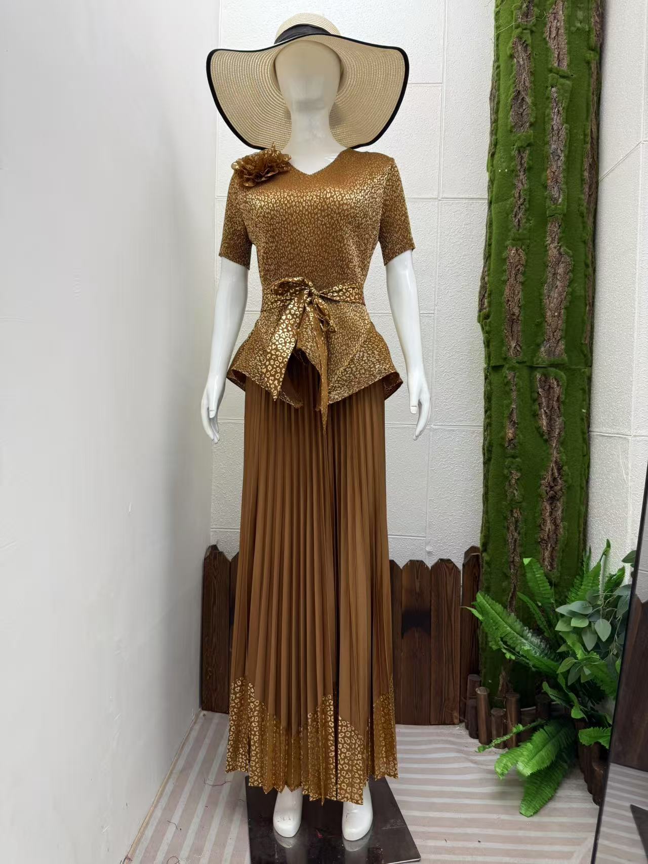 Gilded pleated irregular design with three-dimensional decorative plate flower top, Miyake pleated versatile half skirt, women's set skirt Gilded pleated irregular design with three-dimensional decorative plate flower top, Miyake pleated versatile half skirt, women's set skirt