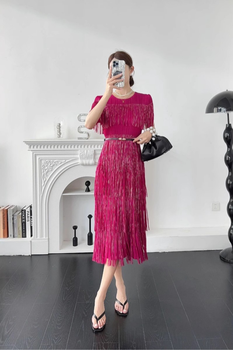 Miyake 2025 foreign trade hot stamping tassel cake skirt European and American short sleeved summer new elegant loose pleated dress Miyake 2025 foreign trade hot stamping tassel cake skirt European and American short sleeved summer new elegant loose pleated dress