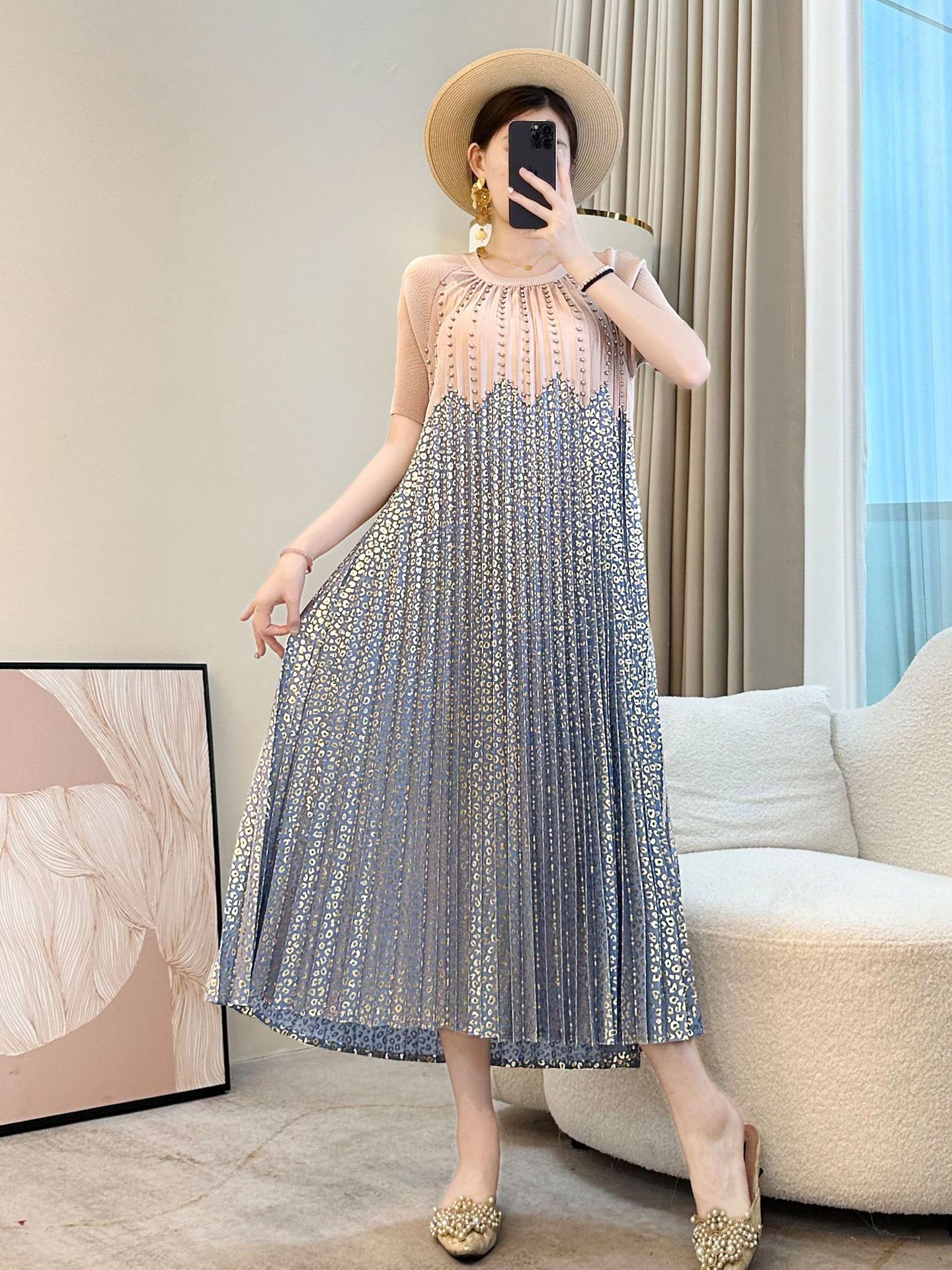 Miyake hot stamping printed short sleeved dress 2025 new pleated plus size slimming and age reducing nail bead summer dress women's long skirt Miyake hot stamping printed short sleeved dress 2025 new pleated plus size slimming and age reducing nail bead summer dress women's long skirt