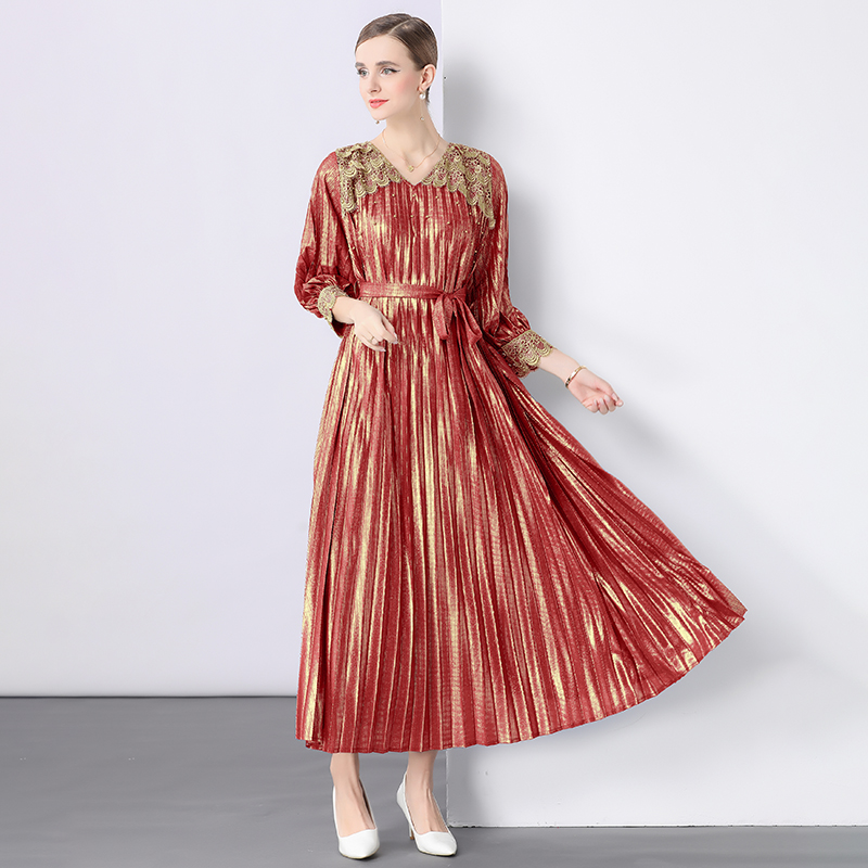 Miyake high-end lace European and American cross-border pleated nail bead hot gold high gloss lantern sleeve dress design sense women's dress Miyake high-end lace European and American cross-border pleated nail bead hot gold high gloss lantern sleeve dress design sense women's dress