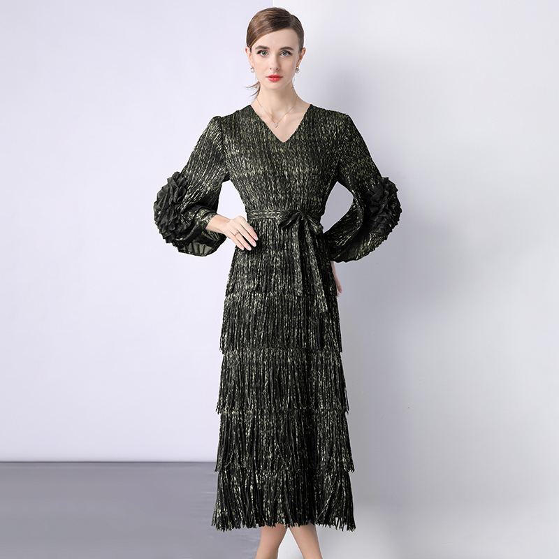 Wrinkle, gold foil, tassel, foreign trade dress, plate flower, flared sleeves, design sense, three house European and American style, autumn lace up long skirt Wrinkle, gold foil, tassel, foreign trade dress, plate flower, flared sleeves, design sense, three house European and American style, autumn lace up long skirt