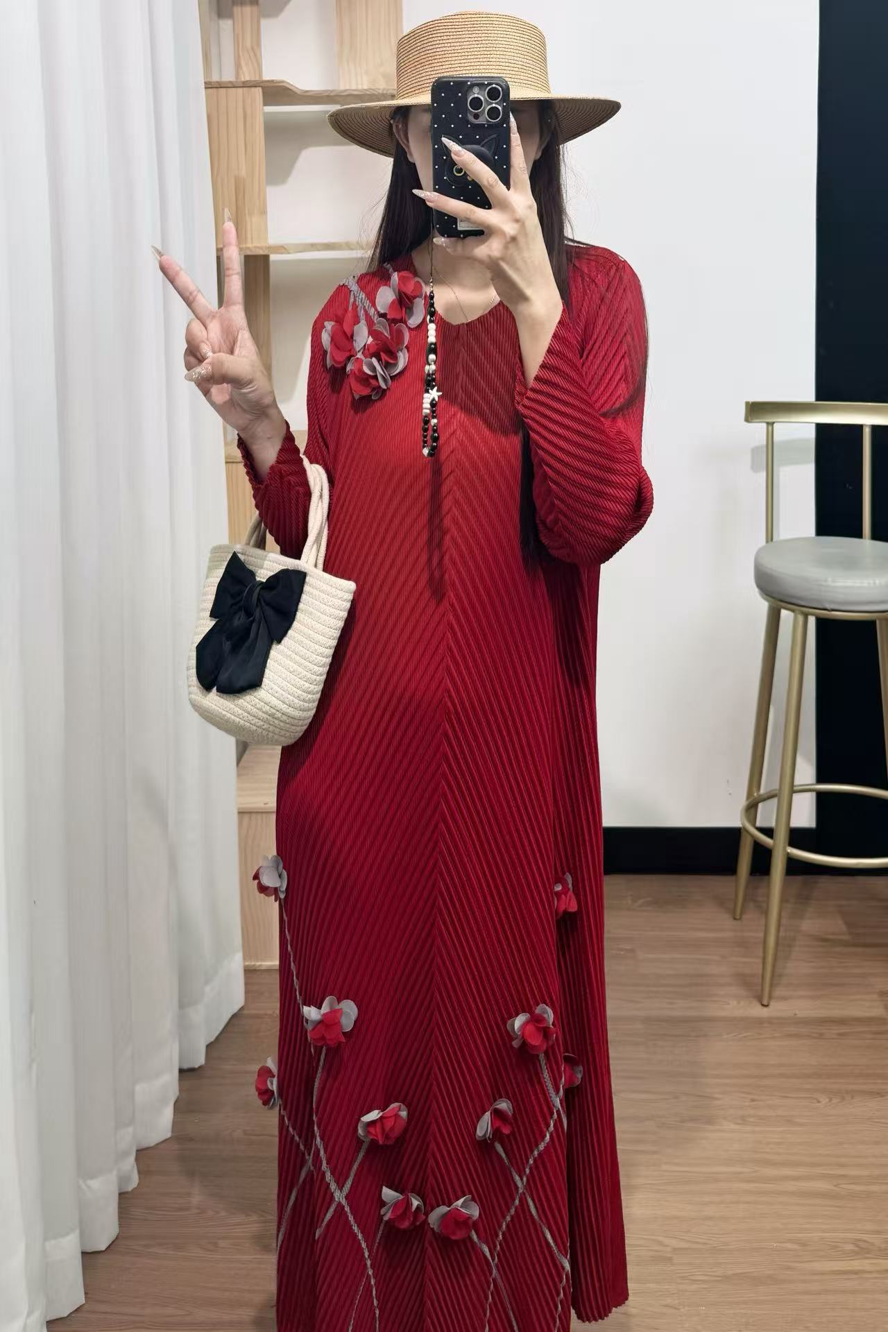 Autumn pleated new belt design with three-dimensional flower decoration cross-border dress, European, American, African printed long skirt Autumn pleated new belt design with three-dimensional flower decoration cross-border dress, European, American, African printed long skirt