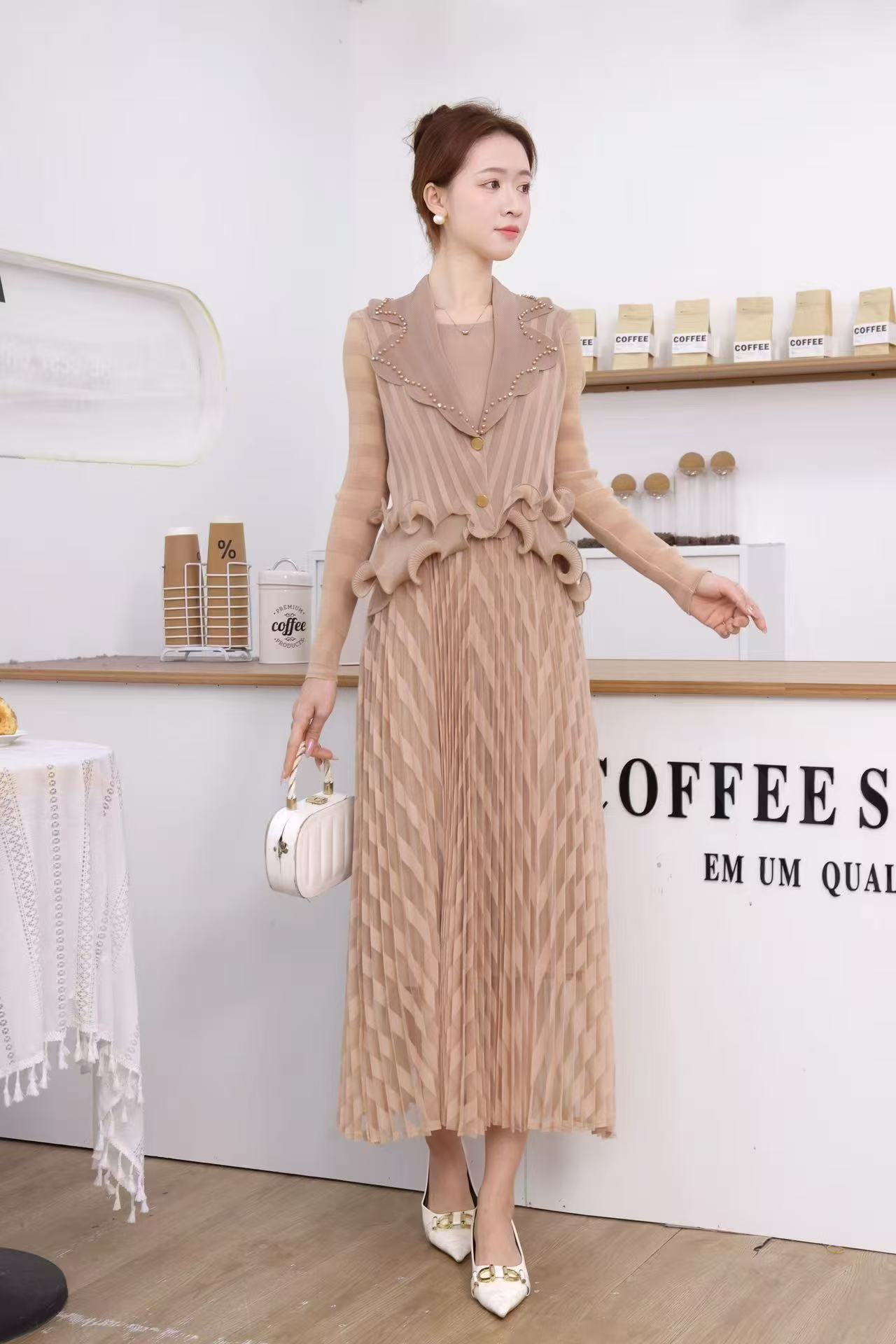 European and American cross-border high-end three bedroom nail bead mesh splicing suit collar pleated long sleeved waist cinched black fungus edge women's dress European and American cross-border high-end three bedroom nail bead mesh splicing suit collar pleated long sleeved waist cinched black fungus edge women's dress