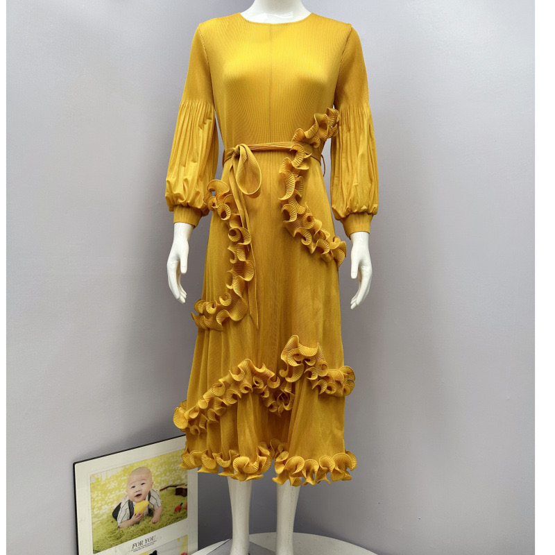 Sanzhai's new European and American style bubble sleeves with pleated black fungus edges, dense edges, three-dimensional lotus leaf edges, and high-end dress design sense Sanzhai's new European and American style bubble sleeves with pleated black fungus edges, dense edges, three-dimensional lotus leaf edges, and high-end dress design sense