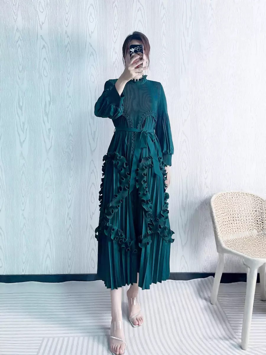 Black fungus edge three-dimensional decoration palace style pleated dress design sense lantern sleeves pleated European and American foreign trade women's long dress Black fungus edge three-dimensional decoration palace style pleated dress design sense lantern sleeves pleated European and American foreign trade women's long dress