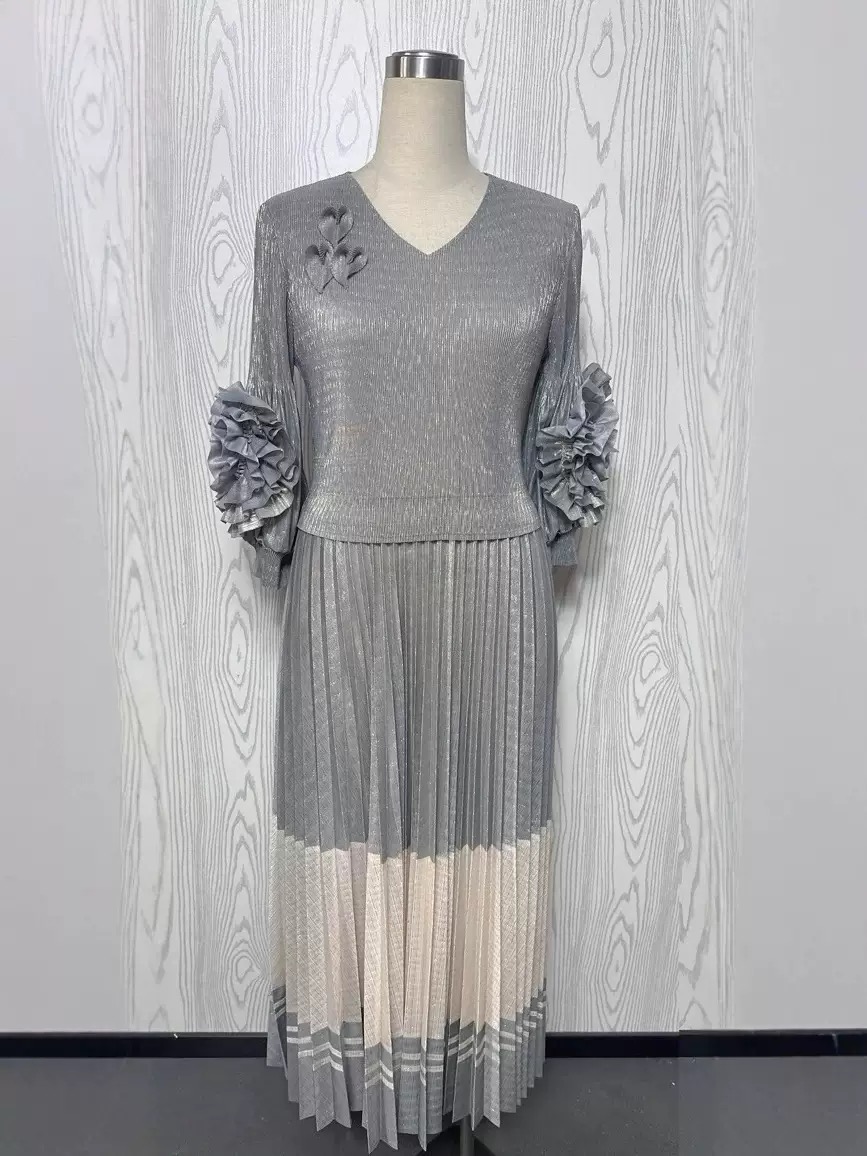 European, American, Middle Eastern Hand Embroidered Folded Gold Plated Dress Cross border 3D Decoration Loose and Elegant Autumn Long Dress European, American, Middle Eastern Hand Embroidered Folded Gold Plated Dress Cross border 3D Decoration Loose and Elegant Autumn Long Dress