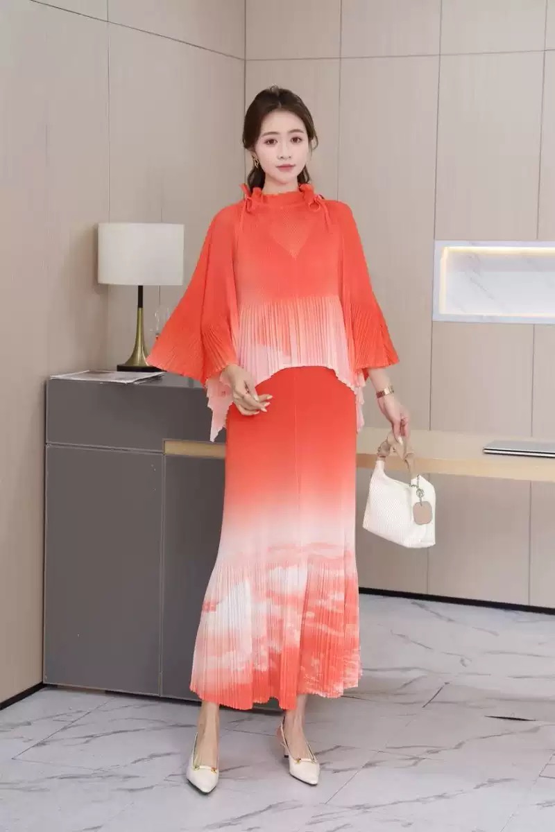 Miyake 2025 Cross border Printed Wrinkle Set Large Women's Horn Sleeve Drawstring Loose Top Hundred Fold Bag Hip Skirt Miyake 2025 Cross border Printed Wrinkle Set Large Women's Horn Sleeve Drawstring Loose Top Hundred Fold Bag Hip Skirt