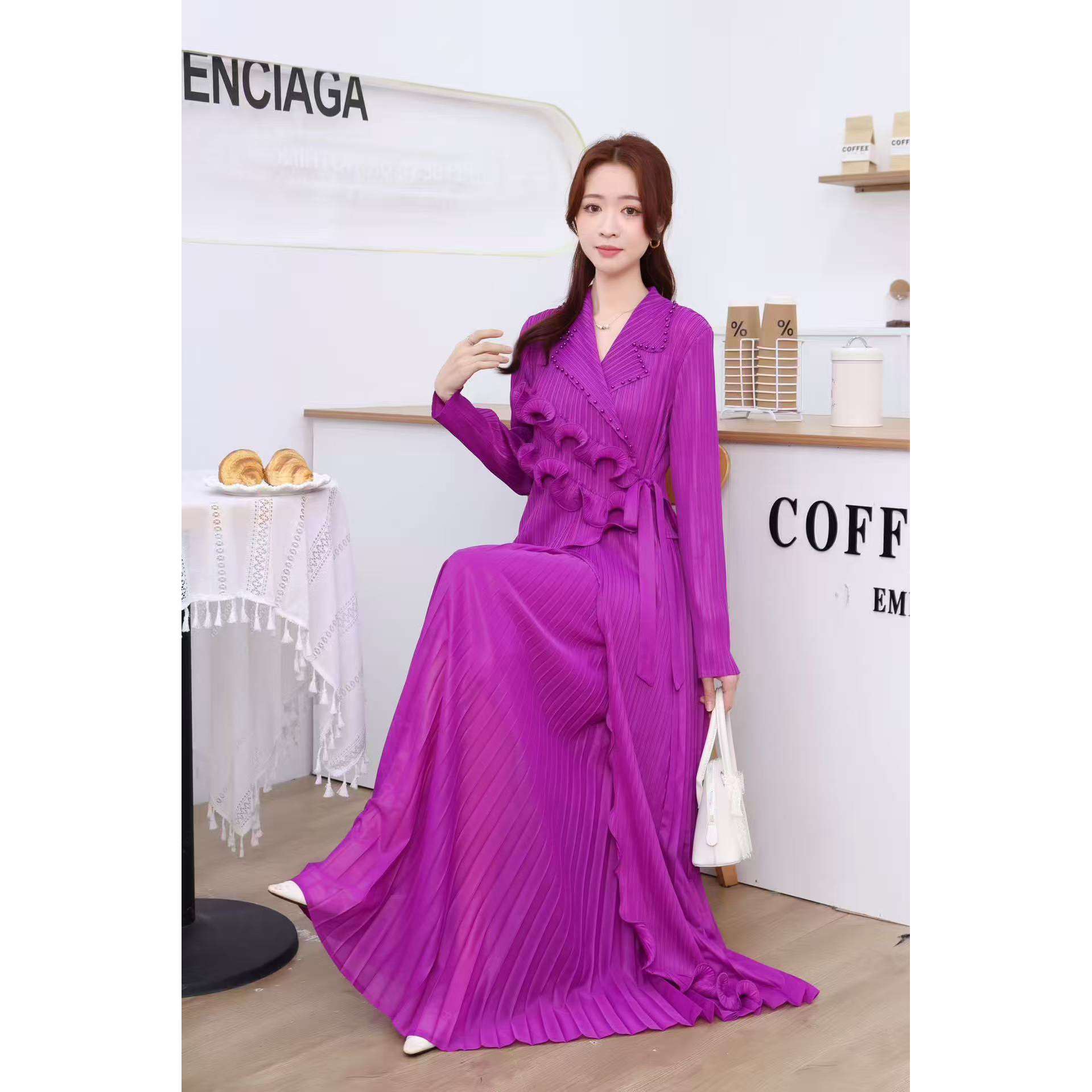 Folded autumn heavy industry nail bead lapel tie, waist cinching, irregular pleated long skirt, black fungus edge women's cross-border dress Folded autumn heavy industry nail bead lapel tie, waist cinching, irregular pleated long skirt, black fungus edge women's cross-border dress