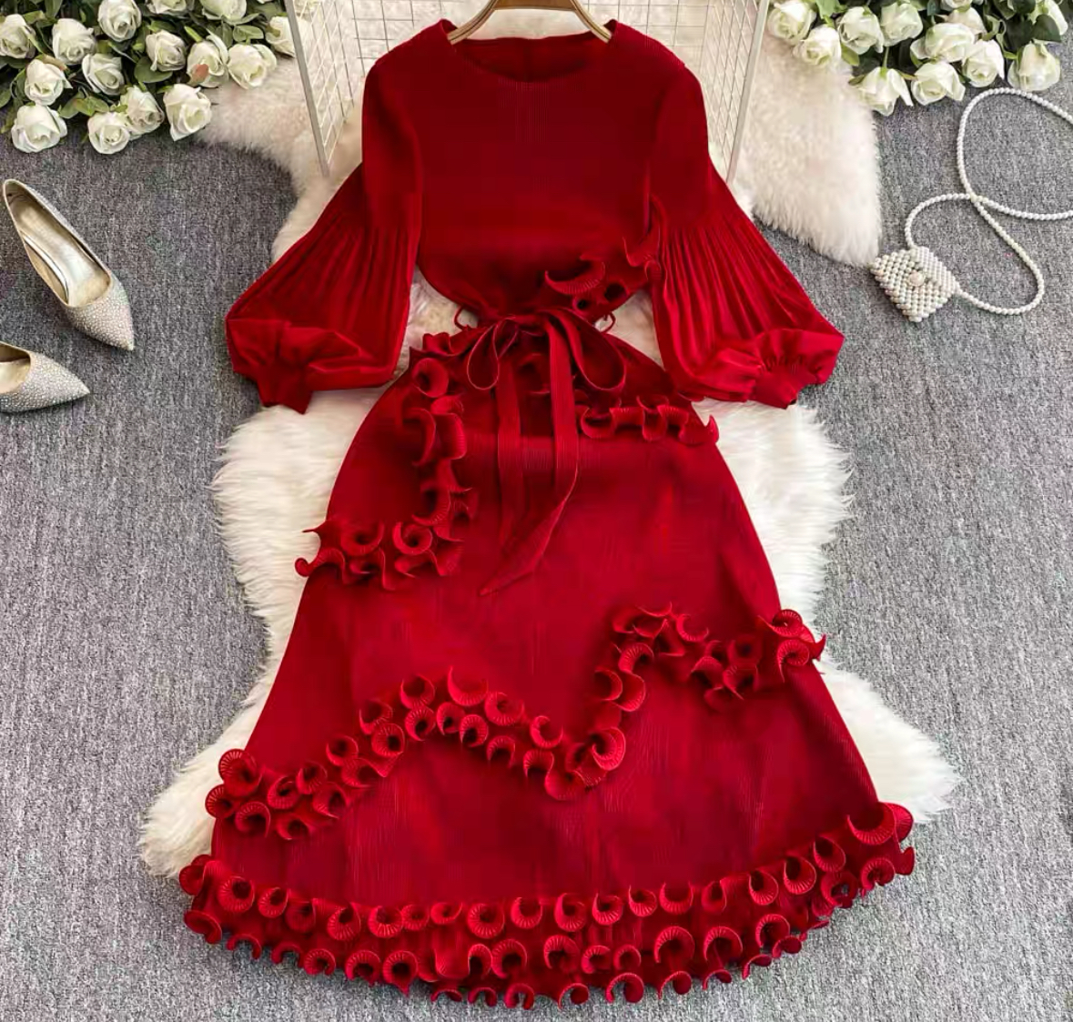 Sanzhai's new European and American style bubble sleeves with pleated black fungus edges, dense edges, three-dimensional lotus leaf edges, and high-end dress design sense Sanzhai's new European and American style bubble sleeves with pleated black fungus edges, dense edges, three-dimensional lotus leaf edges, and high-end dress design sense