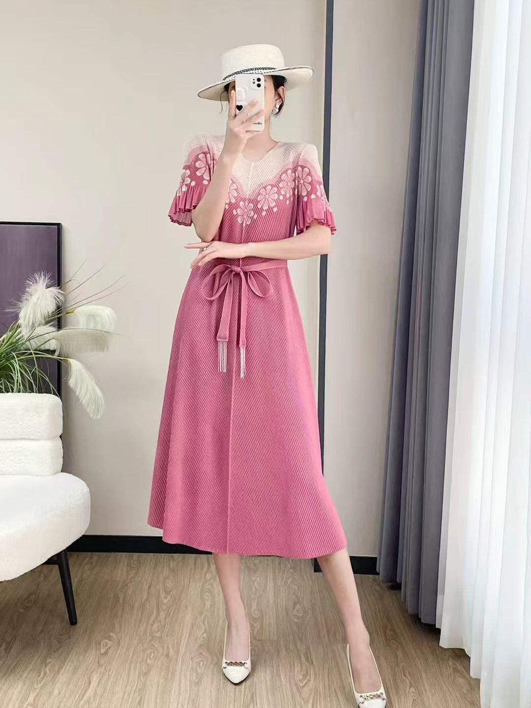 Sanzhai foreign trade printed dragon scale pleated trumpet sleeve loose dress design sense lace up high-end pleated dress Sanzhai foreign trade printed dragon scale pleated trumpet sleeve loose dress design sense lace up high-end pleated dress