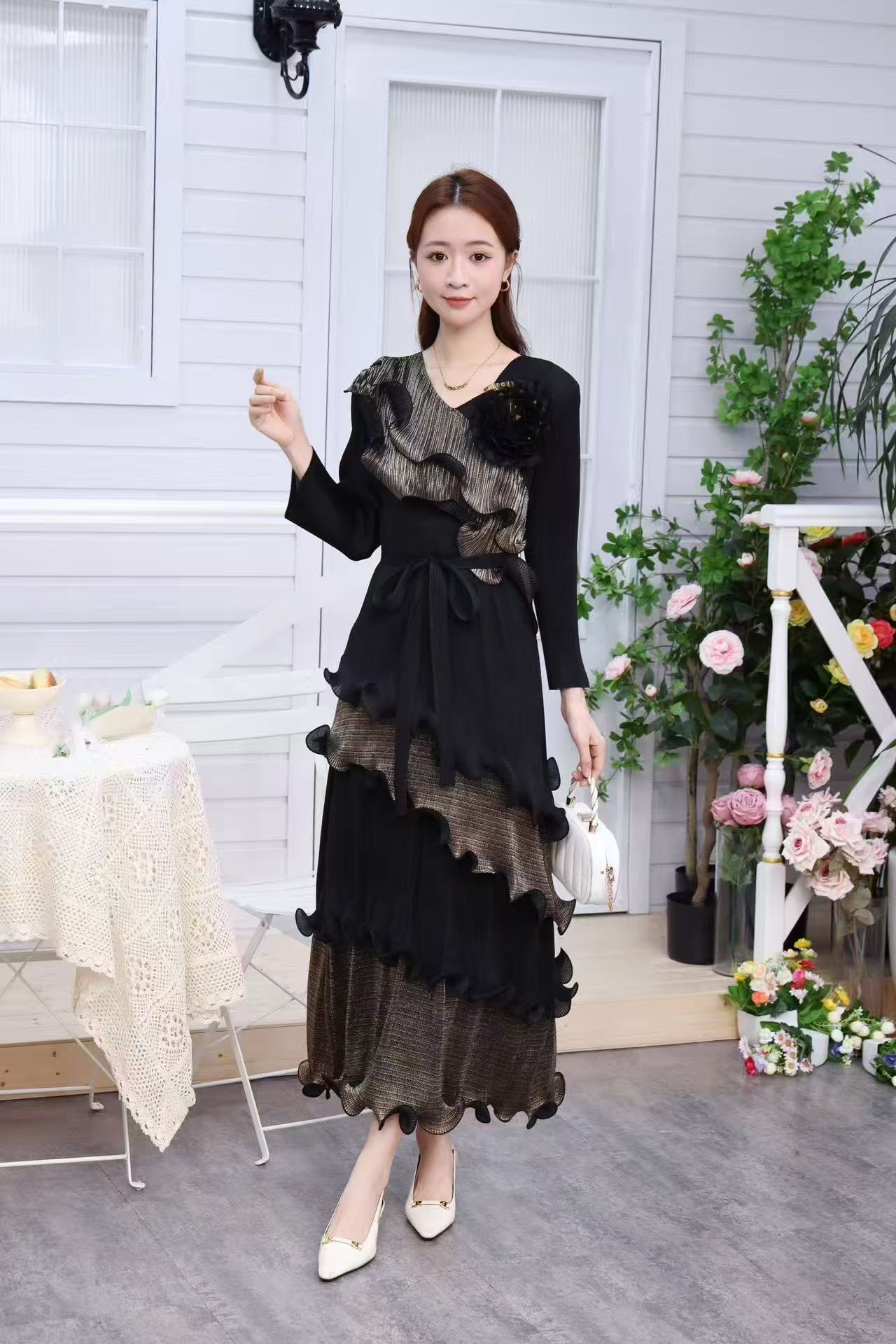 Cross border cake skirt with fungus edge, three-dimensional flower decoration, hot stamping, lace up pleated dress, French European and American pleated dress Cross border cake skirt with fungus edge, three-dimensional flower decoration, hot stamping, lace up pleated dress, French European and American pleated dress