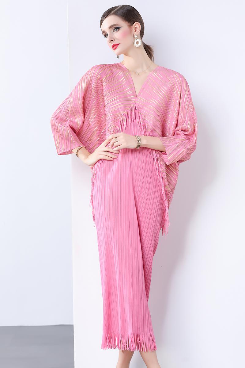 Miyake socialite elegant dress, women's European and American style fashionable V-neck batball sleeve loose hanging pleated fringe dress Miyake socialite elegant dress, women's European and American style fashionable V-neck batball sleeve loose hanging pleated fringe dress