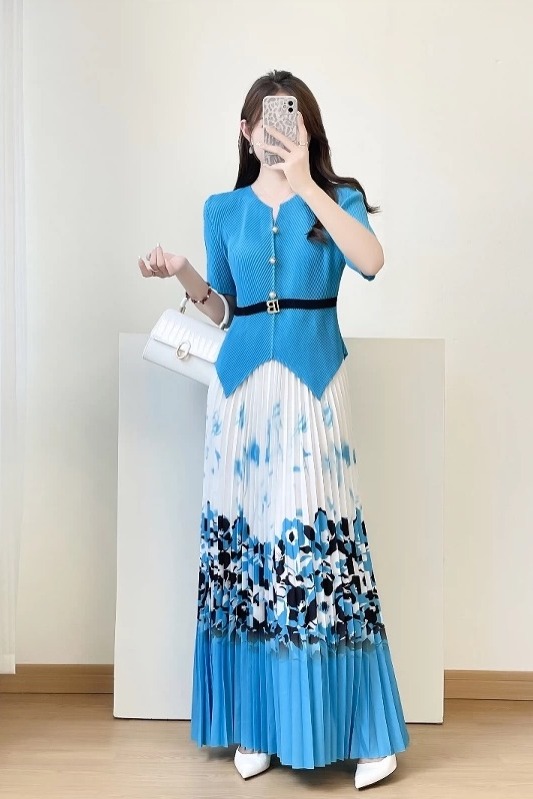 Miyake plus size set, summer new style, pleated design, waist cinching top, printed color blocked large swing skirt, two-piece set for women Miyake plus size set, summer new style, pleated design, waist cinching top, printed color blocked large swing skirt, two-piece set for women