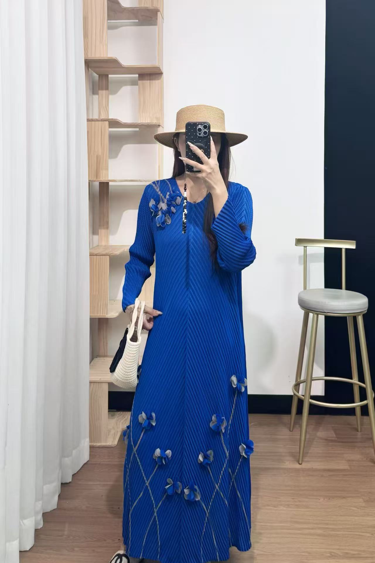 Autumn pleated new belt design with three-dimensional flower decoration cross-border dress, European, American, African printed long skirt Autumn pleated new belt design with three-dimensional flower decoration cross-border dress, European, American, African printed long skirt