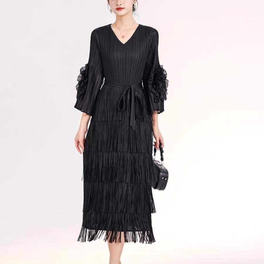 Miyake V-neck tassel plate flower sleeve belt cross-border foreign trade new pleated dress elegant slimming design for women Miyake V-neck tassel plate flower sleeve belt cross-border foreign trade new pleated dress elegant slimming design for women