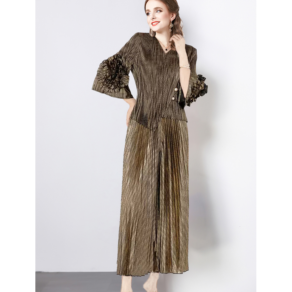 Miyake European and American retro style hot stamping pleated set, three-dimensional plate flower trumpet sleeve top+high waist wide leg long pants Miyake European and American retro style hot stamping pleated set, three-dimensional plate flower trumpet sleeve top+high waist wide leg long pants