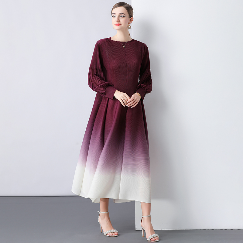 Miyake 2025 European and American cross-border gradient color pleated dress floral bud skirt loose flared sleeve temperament anti-aging dress Miyake 2025 European and American cross-border gradient color pleated dress floral bud skirt loose flared sleeve temperament anti-aging dress