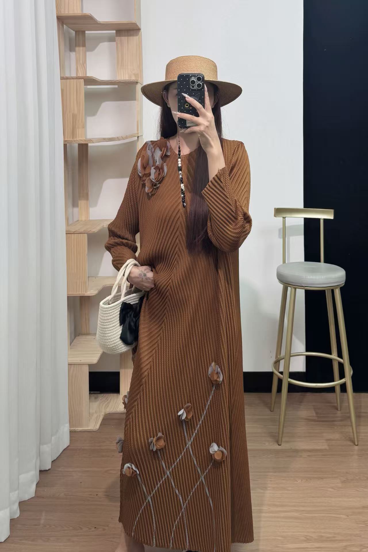 Autumn pleated new belt design with three-dimensional flower decoration cross-border dress, European, American, African printed long skirt Autumn pleated new belt design with three-dimensional flower decoration cross-border dress, European, American, African printed long skirt