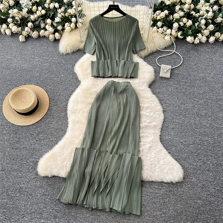 2025 Miyake Design Style Splicing European and American Set with ruffled edges, round neck short sleeved top, high waist, hip hugging skirt for women 2025 Miyake Design Style Splicing European and American Set with ruffled edges, round neck short sleeved top, high waist, hip hugging skirt for women