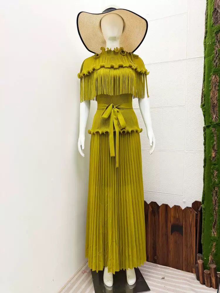 Wrinkled European and American cross-border mushroom edge tassel design with a sense of cinching waist top, pleated skirt, versatile half skirt, light luxury set Wrinkled European and American cross-border mushroom edge tassel design with a sense of cinching waist top, pleated skirt, versatile half skirt, light luxury set