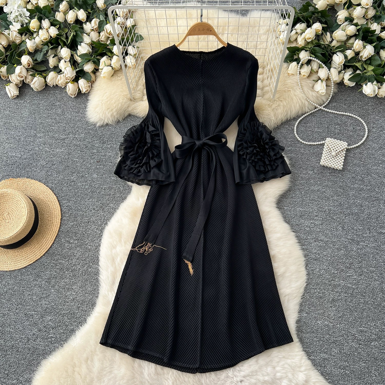 Miyake 2025 New Cross border Western Style Belt with Three Dimensional Flower Horn Sleeve Fish Scale Dragon Scale Folded Long Dress for Women Miyake 2025 New Cross border Western Style Belt with Three Dimensional Flower Horn Sleeve Fish Scale Dragon Scale Folded Long Dress for Women