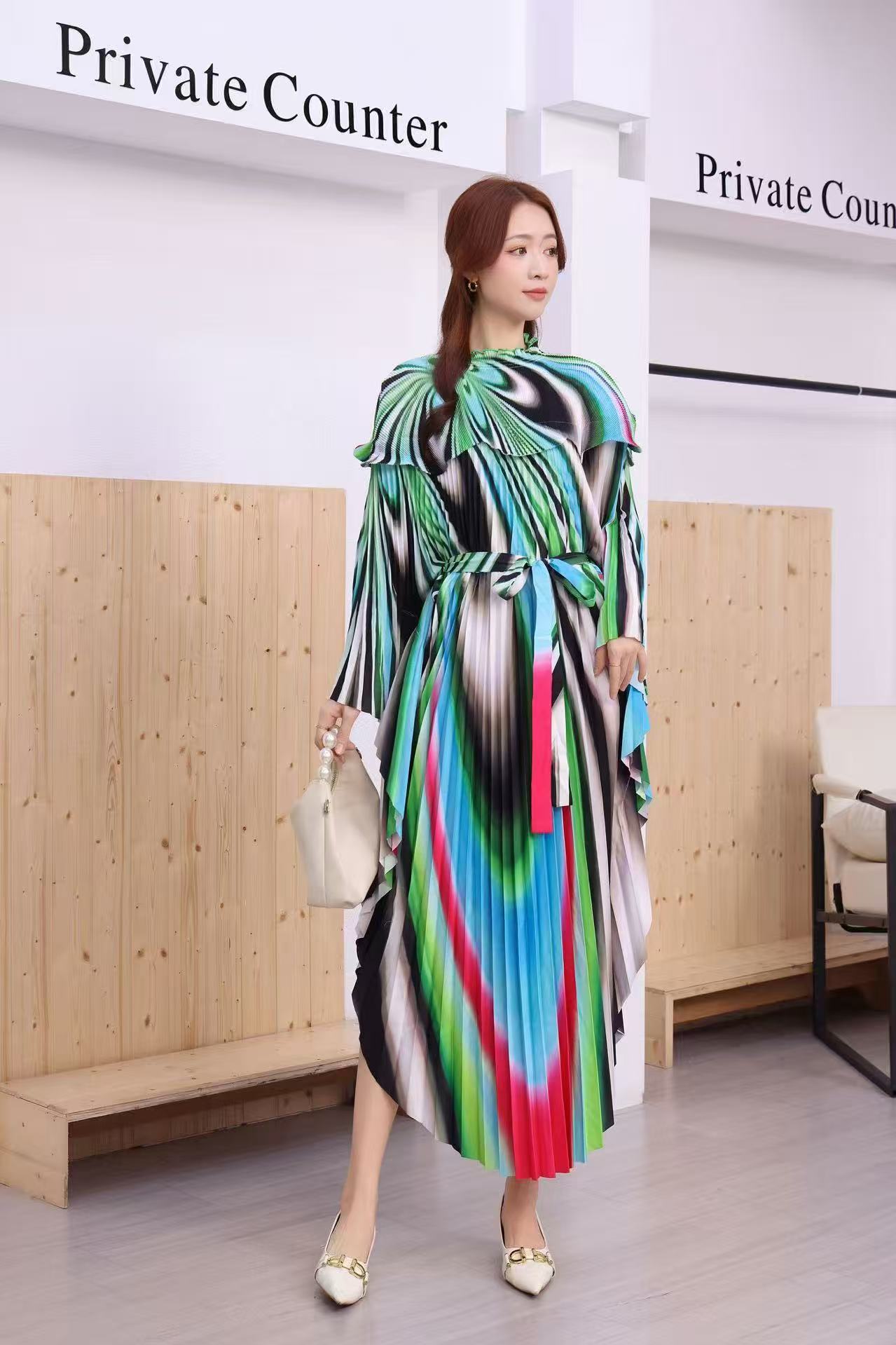 Autumn Cross border Folded Bat Sleeve Cloak Printed Crimson Dress with Hundred Fold Fashion Large Size European and American Shawl Women's Clothing Autumn Cross border Folded Bat Sleeve Cloak Printed Crimson Dress with Hundred Fold Fashion Large Size European and American Shawl Women's Clothing