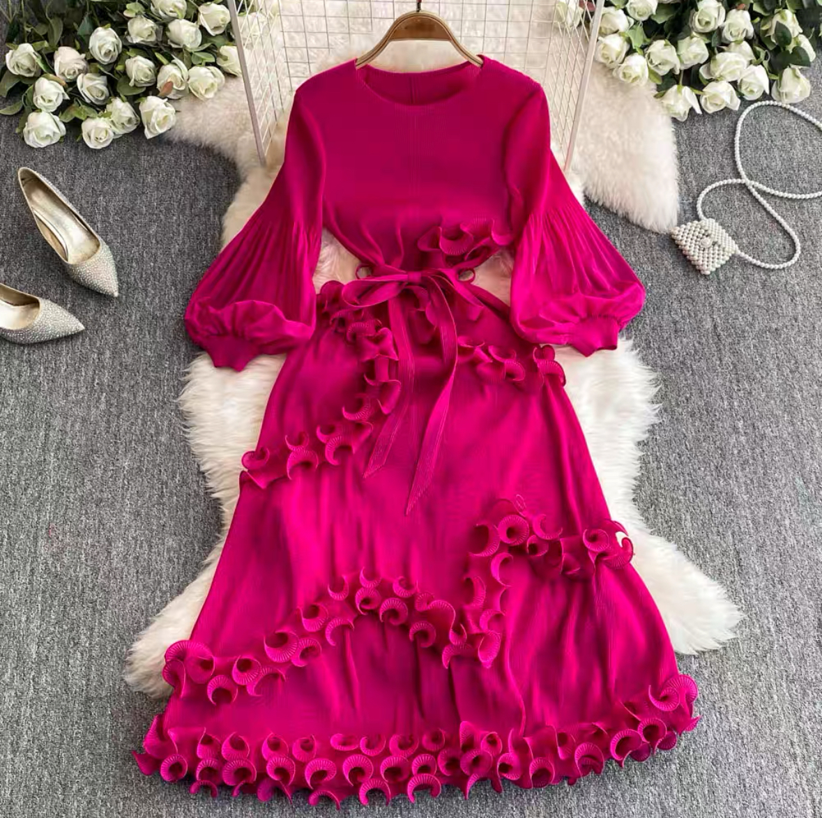 Sanzhai's new European and American style bubble sleeves with pleated black fungus edges, dense edges, three-dimensional lotus leaf edges, and high-end dress design sense Sanzhai's new European and American style bubble sleeves with pleated black fungus edges, dense edges, three-dimensional lotus leaf edges, and high-end dress design sense