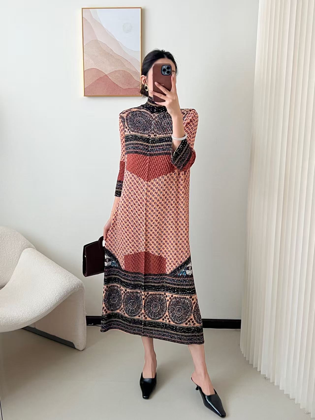 Miyake cross-border retro dragon scale pleated long skirt with high neck and seven quarter sleeves, loose printed pleated dress, European and American slimming women