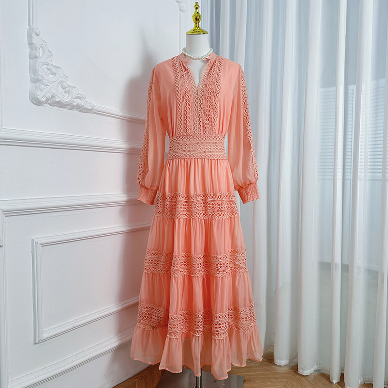 Realistic shot of heavy industry lace hollow waist, European and American retro palace style dress Realistic shot of heavy industry lace hollow waist, European and American retro palace style dress