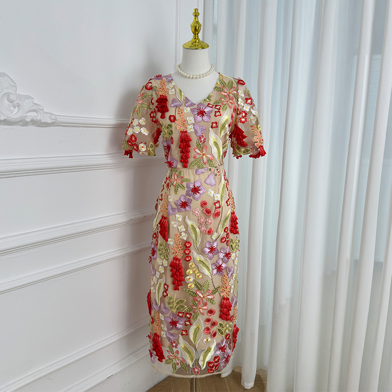 Realistic shooting of high-quality handmade three-dimensional wheat ear embroidered French style dress from Heavy Industry Realistic shooting of high-quality handmade three-dimensional wheat ear embroidered French style dress from Heavy Industry