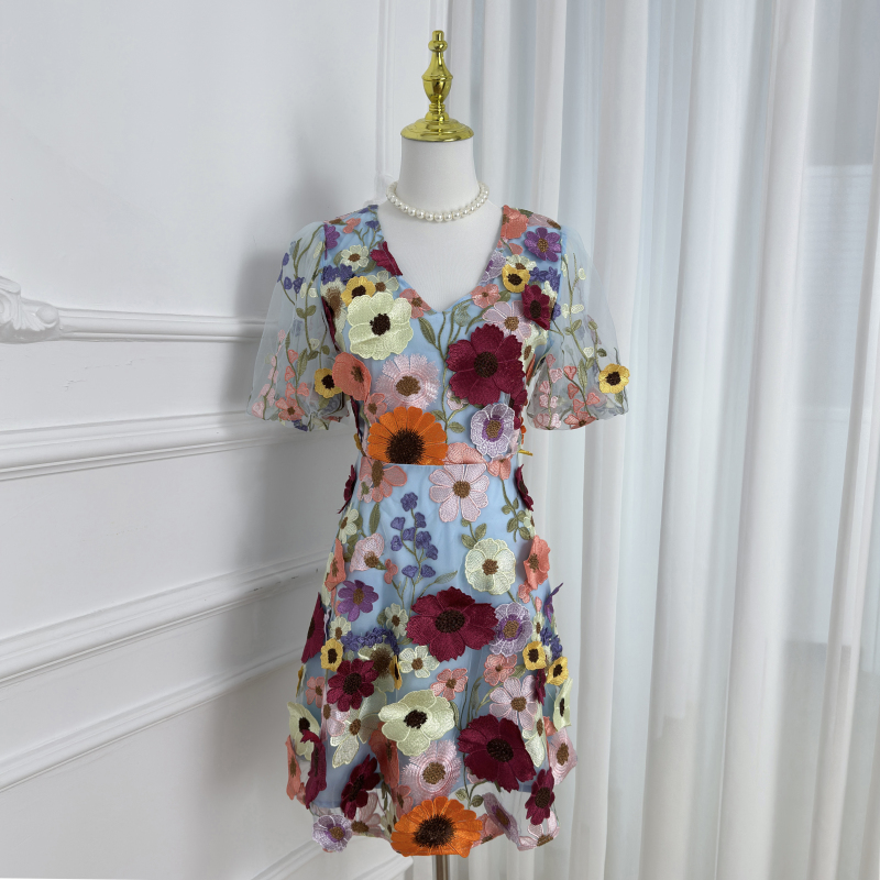 Real time shooting of high-quality color handmade three-dimensional embroidered bubble sleeve French small pendulum dress from Heavy Industry Real time shooting of high-quality color handmade three-dimensional embroidered bubble sleeve French small pendulum dress from Heavy Industry