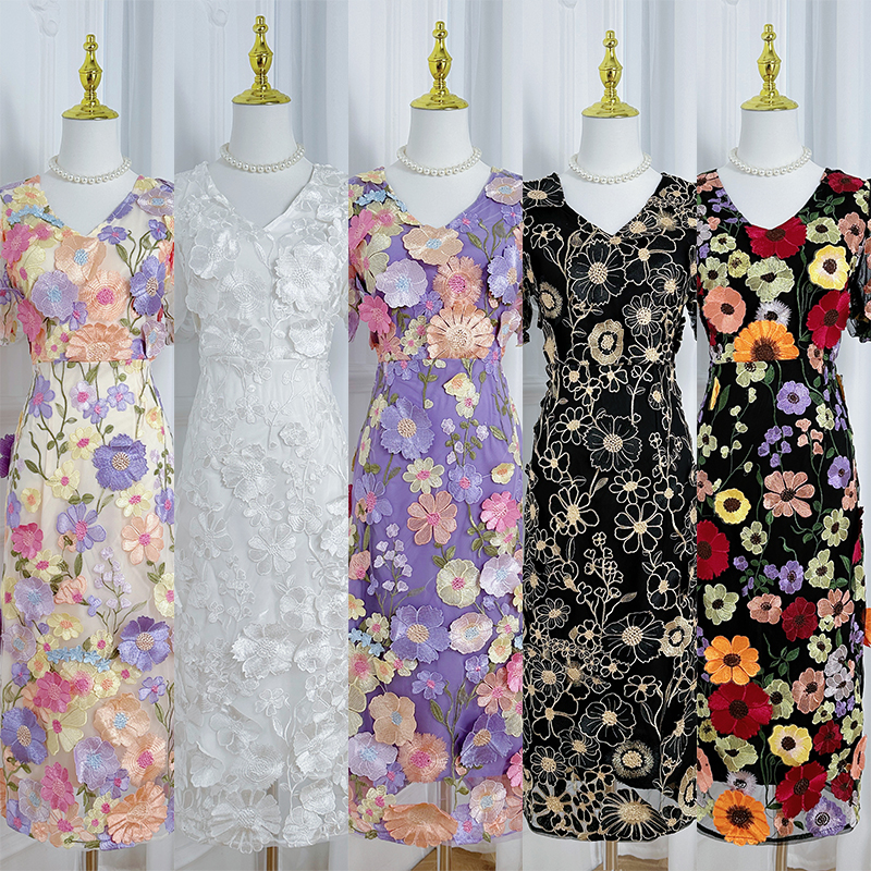 Real shot of high-quality embroidered colorful handmade floral vintage V-neck split hip dress from Heavy Industry Real shot of high-quality embroidered colorful handmade floral vintage V-neck split hip dress from Heavy Industry