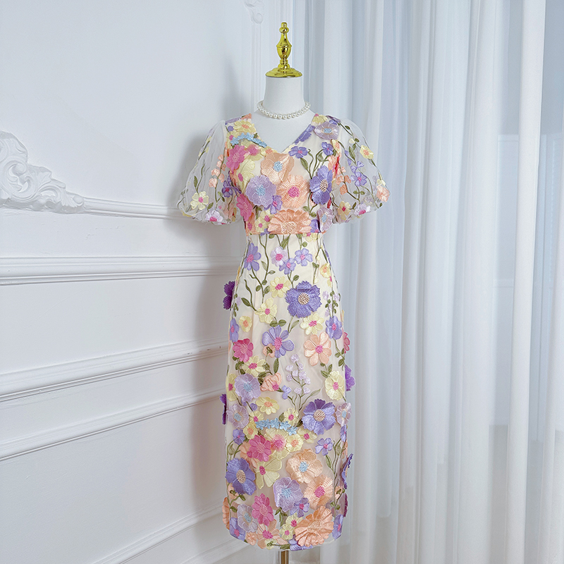 Real shot of high-quality embroidered colorful handmade floral vintage V-neck split hip dress from Heavy Industry Real shot of high-quality embroidered colorful handmade floral vintage V-neck split hip dress from Heavy Industry