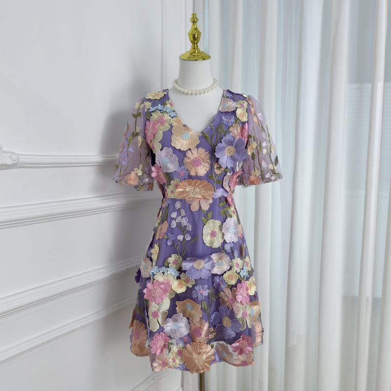 Real time shooting of high-quality color handmade three-dimensional embroidered bubble sleeve French small pendulum dress from Heavy Industry Real time shooting of high-quality color handmade three-dimensional embroidered bubble sleeve French small pendulum dress from Heavy Industry