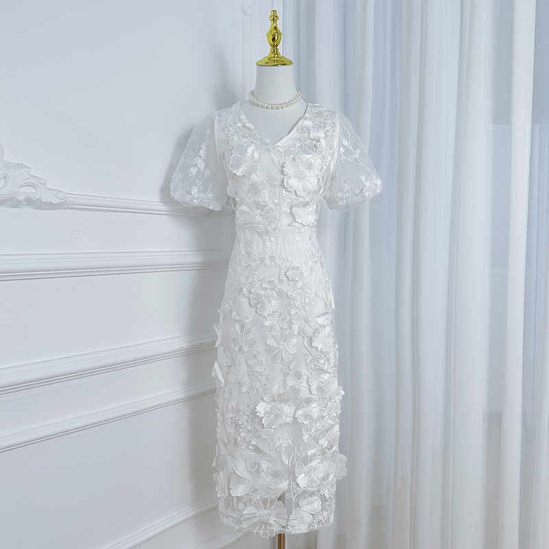 Real shot of high-quality embroidered colorful handmade floral vintage V-neck split hip dress from Heavy Industry Real shot of high-quality embroidered colorful handmade floral vintage V-neck split hip dress from Heavy Industry