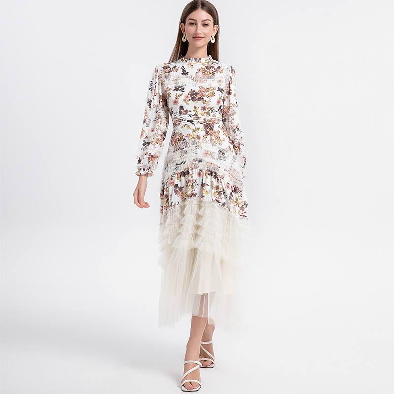 Real time shooting of high-quality printing, splicing, mesh, wood ear, French palace style dress from Heavy Industry Real time shooting of high-quality printing, splicing, mesh, wood ear, French palace style dress from Heavy Industry
