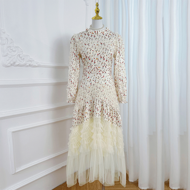 Real time shooting of high-quality printing, splicing, mesh, wood ear, French palace style dress from Heavy Industry Real time shooting of high-quality printing, splicing, mesh, wood ear, French palace style dress from Heavy Industry