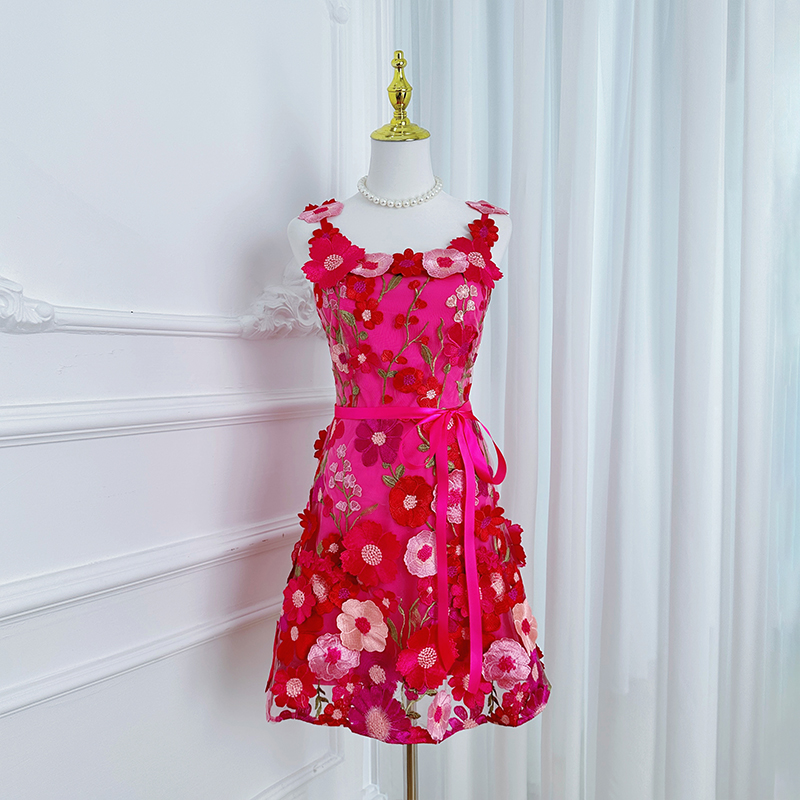Real time shooting of high-quality embroidery by Heavy Industry, colorful three-dimensional handmade flower binding, adjustable lace up and suspender dress Real time shooting of high-quality embroidery by Heavy Industry, colorful three-dimensional handmade flower binding, adjustable lace up and suspender dress
