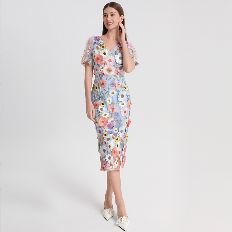 Real shot of high-quality embroidered colorful handmade floral vintage V-neck split hip dress from Heavy Industry Real shot of high-quality embroidered colorful handmade floral vintage V-neck split hip dress from Heavy Industry